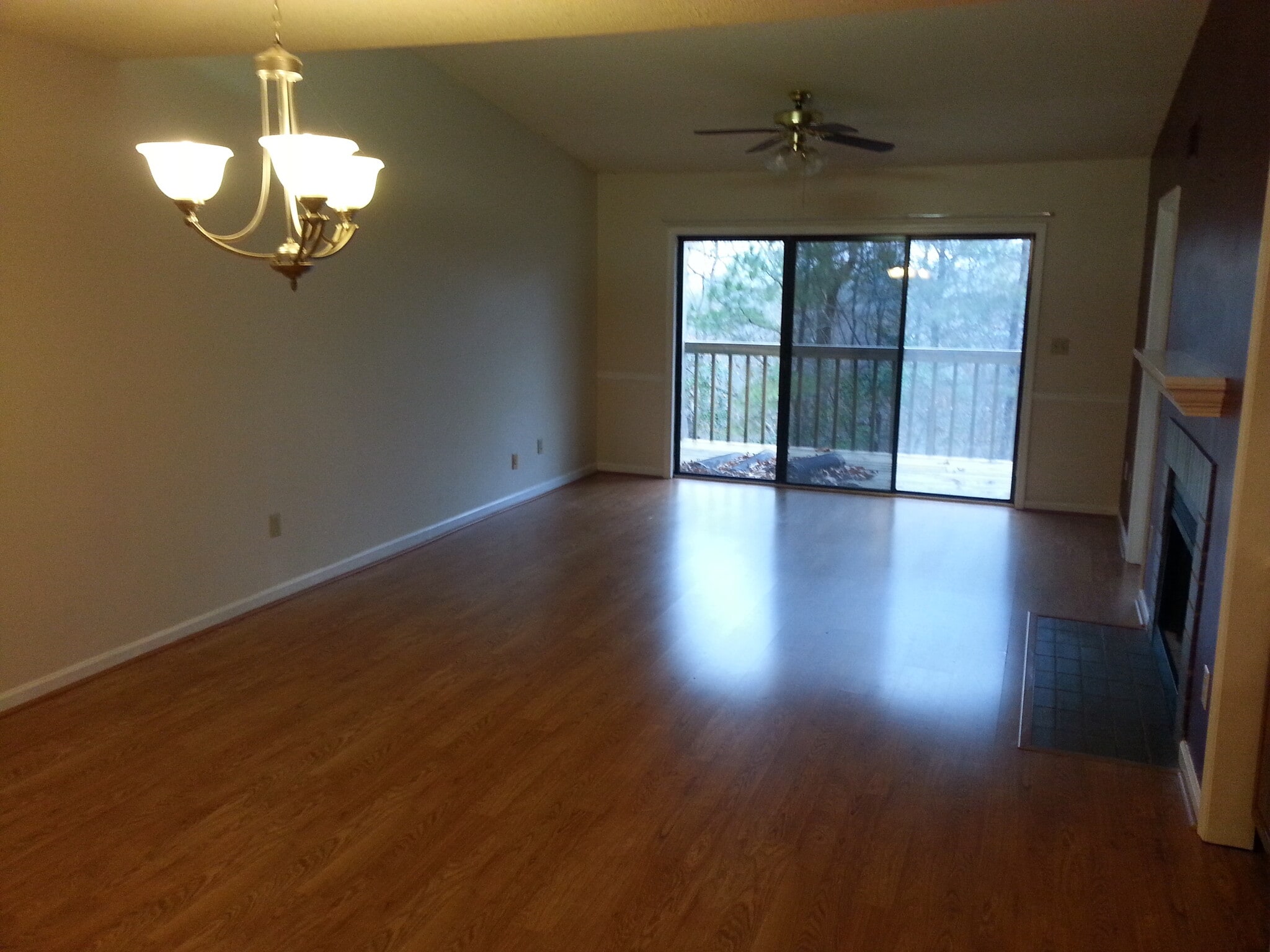 Living Room - 132 Edgewater Ln