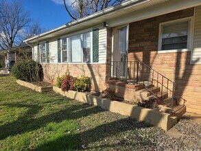 Building Photo - 3 Bedroom 2 Bathroom SW Huntsville