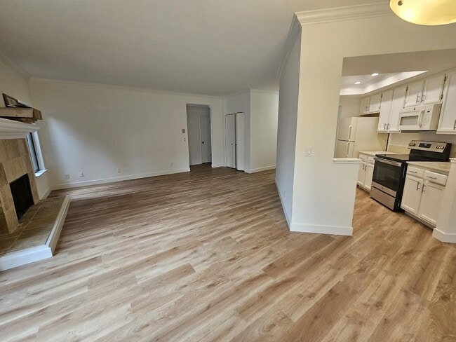 Building Photo - 55 Cove Ln