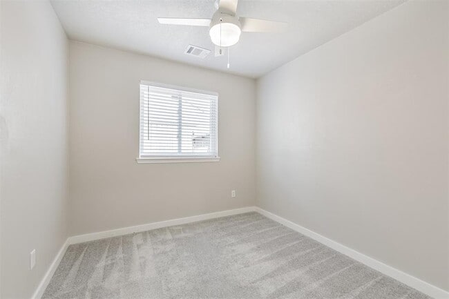 Building Photo - 10615 Prospect Hill Dr