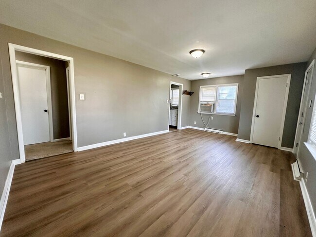 Building Photo - 3609 Maple Ave