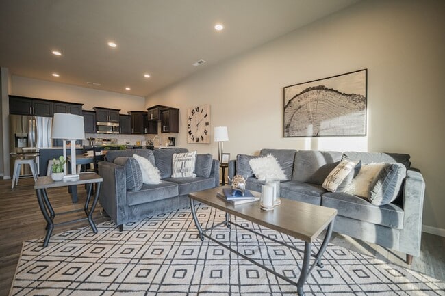 Building Photo - Quiet, clean and peaceful! Welcome home!