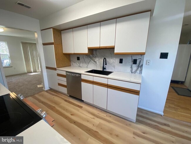 Building Photo - 6603 Colonial Ct