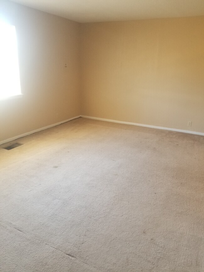 Building Photo - 405 4th Ave