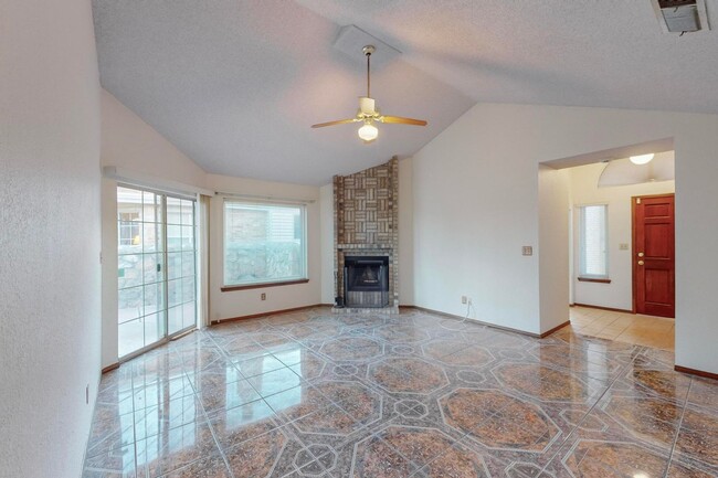 Building Photo - Charming 3 bedroom 2 bath home in Northeas...
