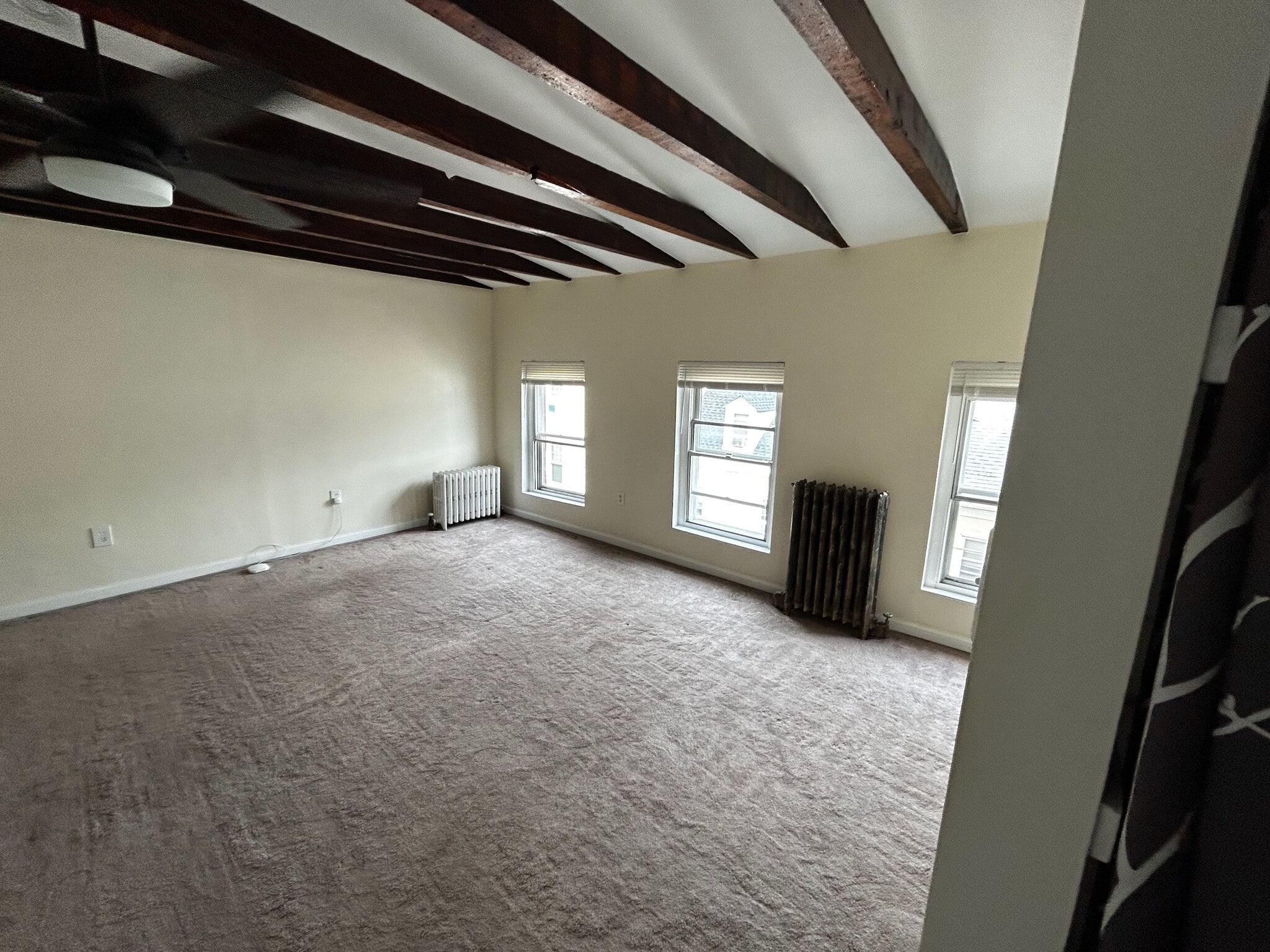 Building Photo - 171 Krams Ave