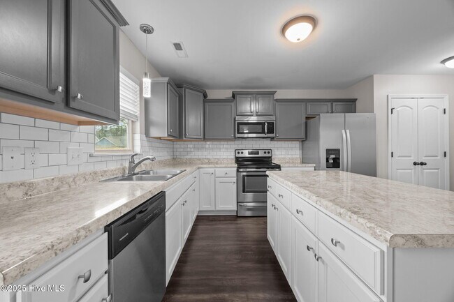 Building Photo - 100 Shallow Ct