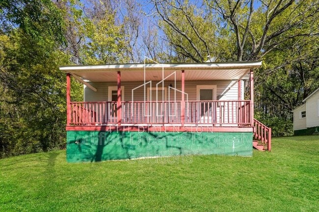 Primary Photo - 2015 Row St