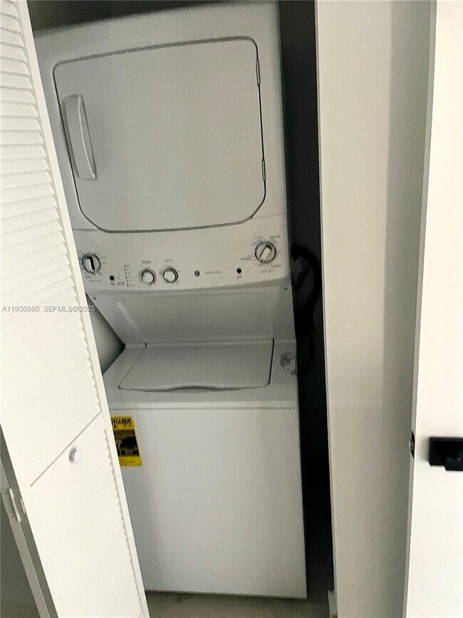 Building Photo - 1547 NW 2nd St