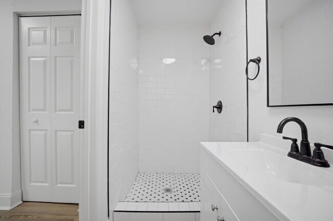 Building Photo - NEWLY REMODELED 4 BEDROOM COLONIAL HOME FOR RENT IN SUFFOLK!