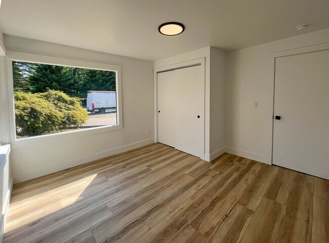 Building Photo - Charming NE Portland Apartment Near Parks, Shops & Transit