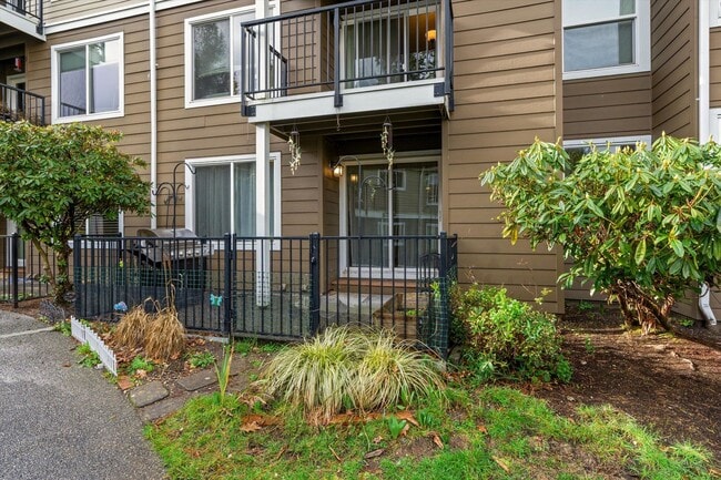Building Photo - Spacious 2-bed 2-bath condo in Everett