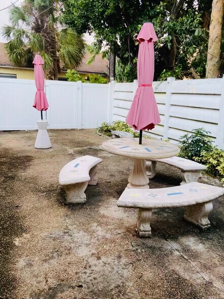 Private Back yeard - 1834 N 16th Ct