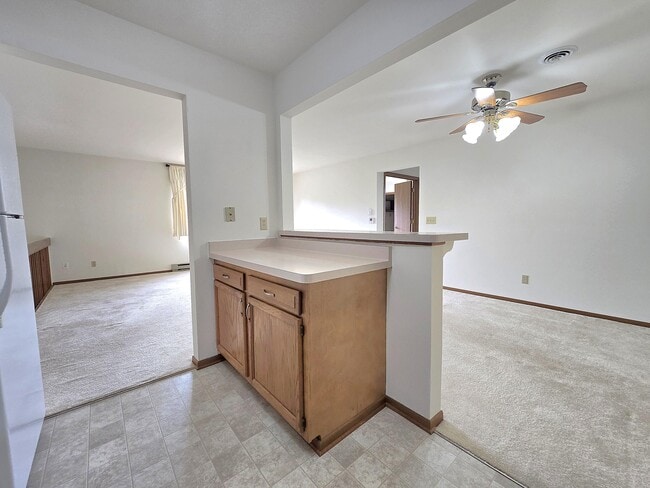 Building Photo - 940 Prairie Dr
