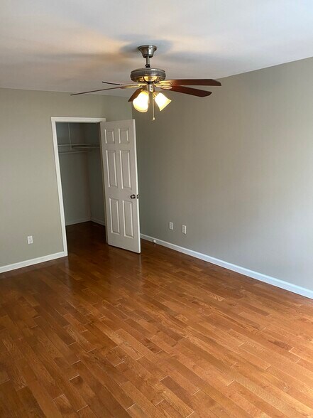 Master bedroom/closet - 20 Hillside Terrace