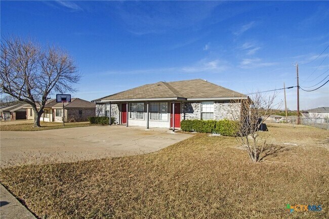 Building Photo - 907 North Dr