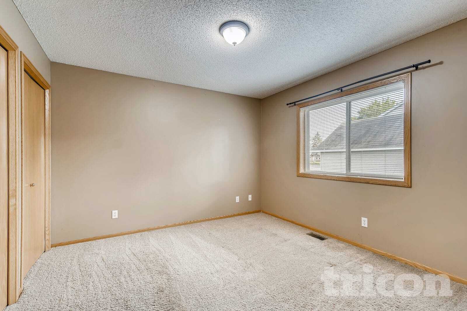Building Photo - 357 Parkview Ln S