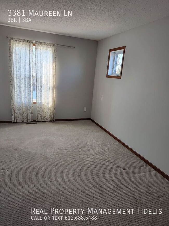 Building Photo - 3 bedroom, 3 bathroom. Close to downtown S...