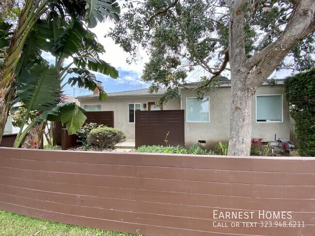 Building Photo - 2577 S Bundy Dr