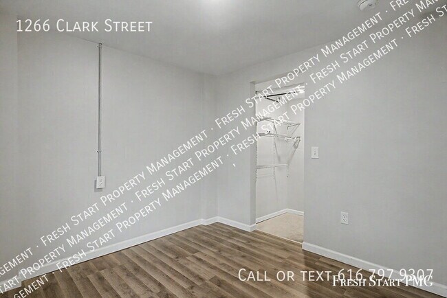 Building Photo - 1266 Clark St