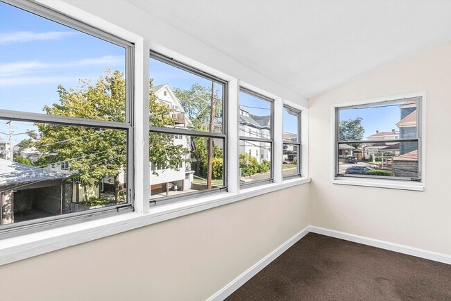 Building Photo - 723-725 Fellsway