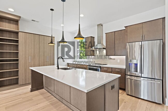 Building Photo - 1242 2nd Ave S