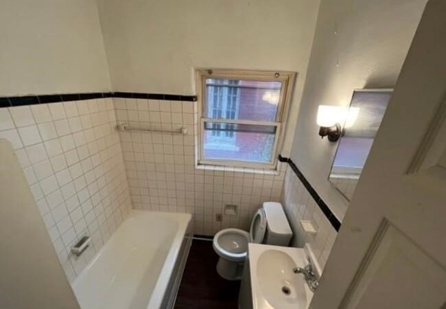 Building Photo - 28 Richmond Ave