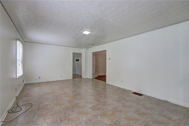 Building Photo - 3274 Harris Dr