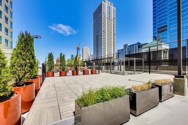 Building Photo - 345 N La Salle Dr