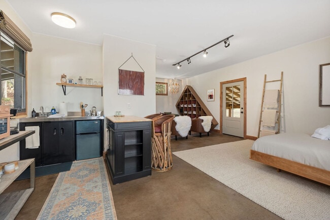 Building Photo - 17097 Lake Sequoyah Dr