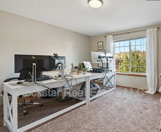 Building Photo - 607 W Persimmon Ln