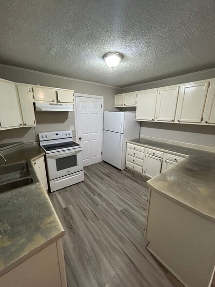Building Photo - 1320 Parker Ave SW