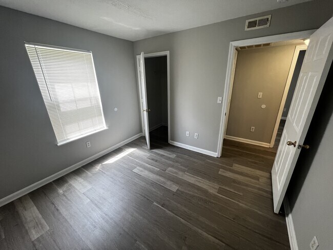 Building Photo - 4103 Blue Lick Ct