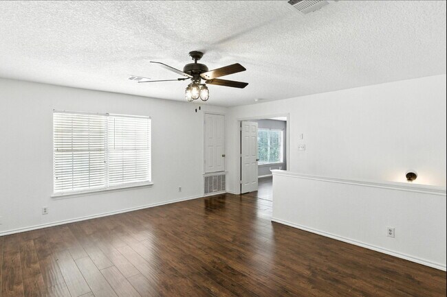 Building Photo - 22023 Oriole Hill Dr