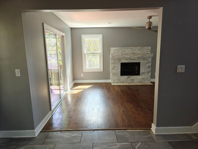 Building Photo - 925 Dogwood Park Dr