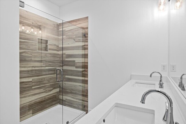 Building Photo - 208 Bogey Ln