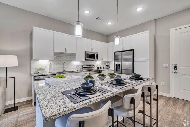 Building Photo - Half Off Rent Through 2025!