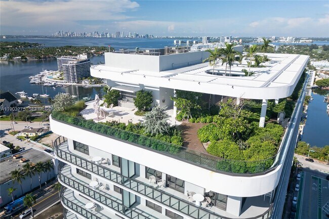 Building Photo - 580 72nd St