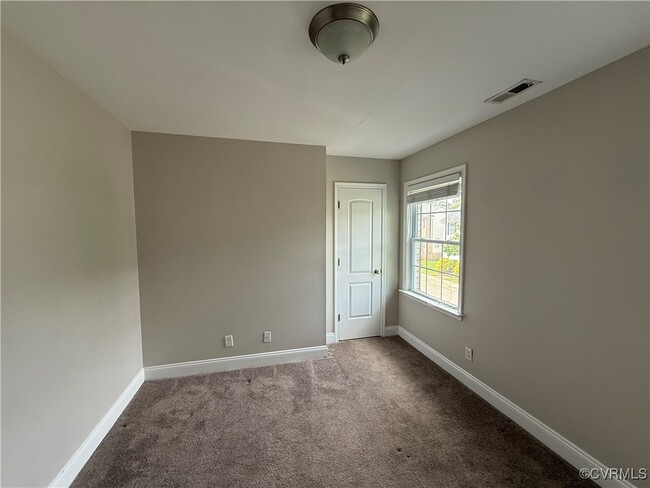 Building Photo - 1709 Kemper St