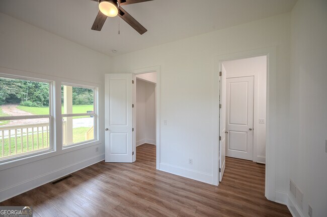 Building Photo - 1993 Reynolds Dr SW