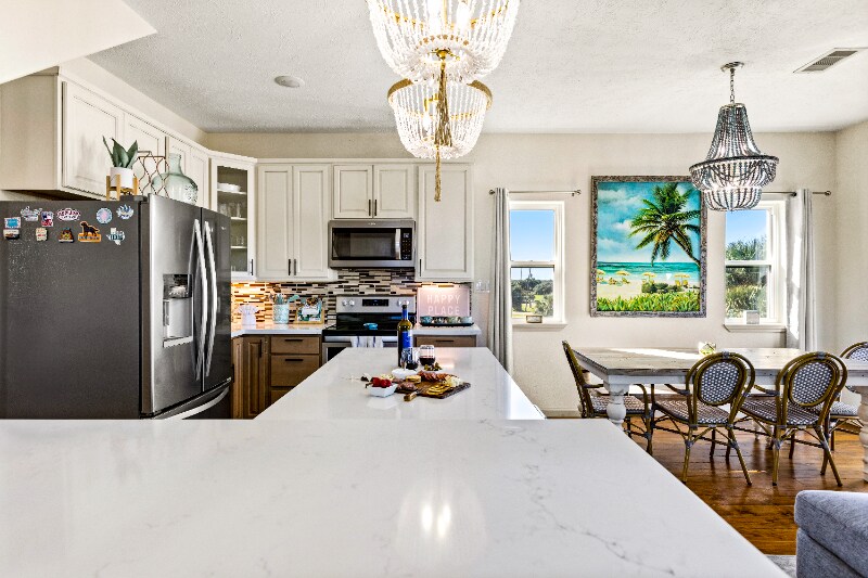 Building Photo - 14204 Miramar Dr