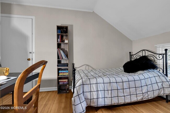 Building Photo - 506 6th Ave