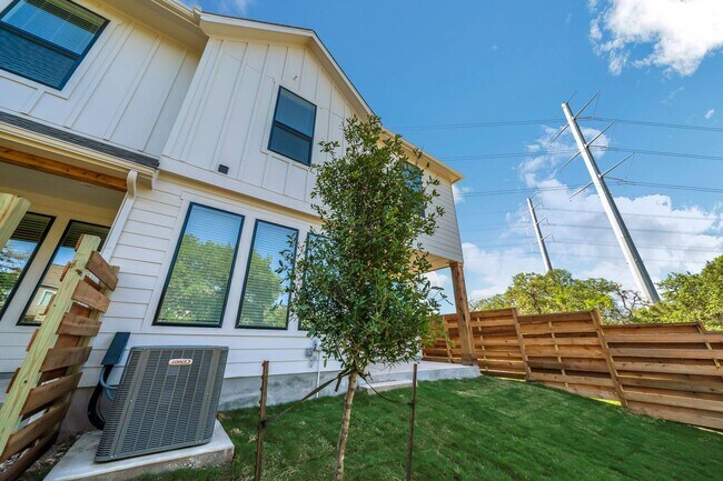 Building Photo - FOUR WEEKS FREE!!!   Brand New Townhome in...