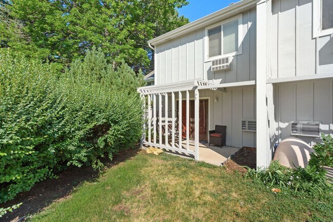 Building Photo - 705 E Drake Rd