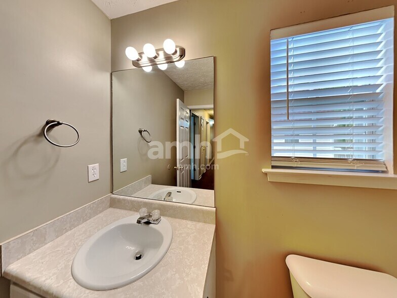 Building Photo - 3626 Clubside Walk NW