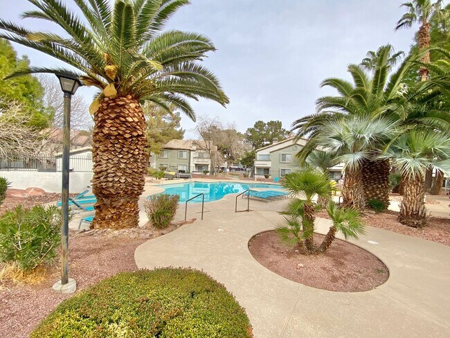 Building Photo - 1ST FLOOR CONDO UNIT 3 BEDROOM / 2.5 BATHROOMS LOCATED IN A GATED COMMUNITY!