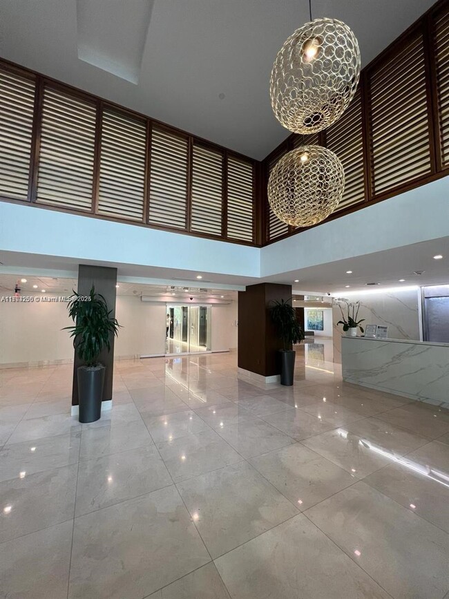 Building Photo - 540 Brickell Key Dr