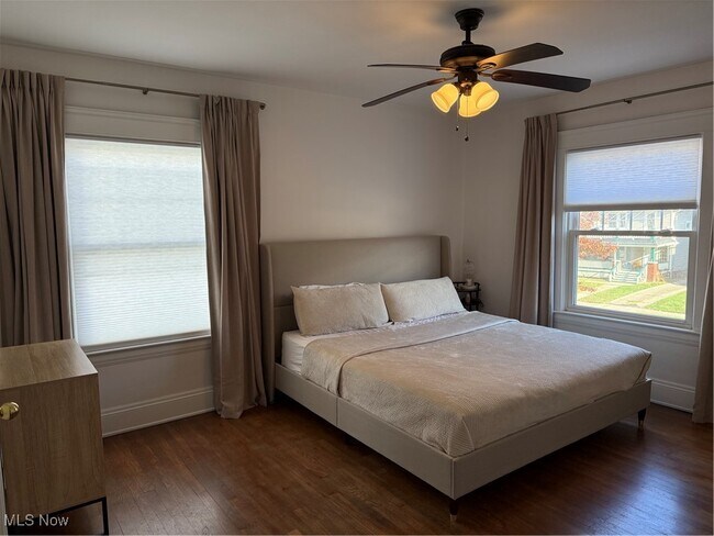 Building Photo - 1320 W 108th St