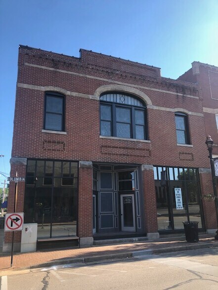 Historic, downtown building - 15 S Jackson St