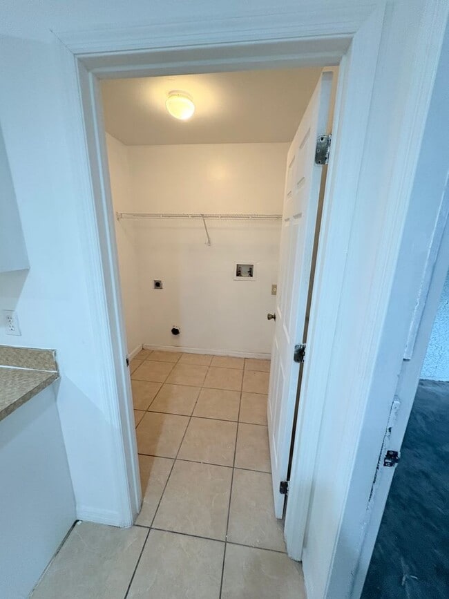 Building Photo - Charming Single-Family Home for Rent in Lehigh Acres